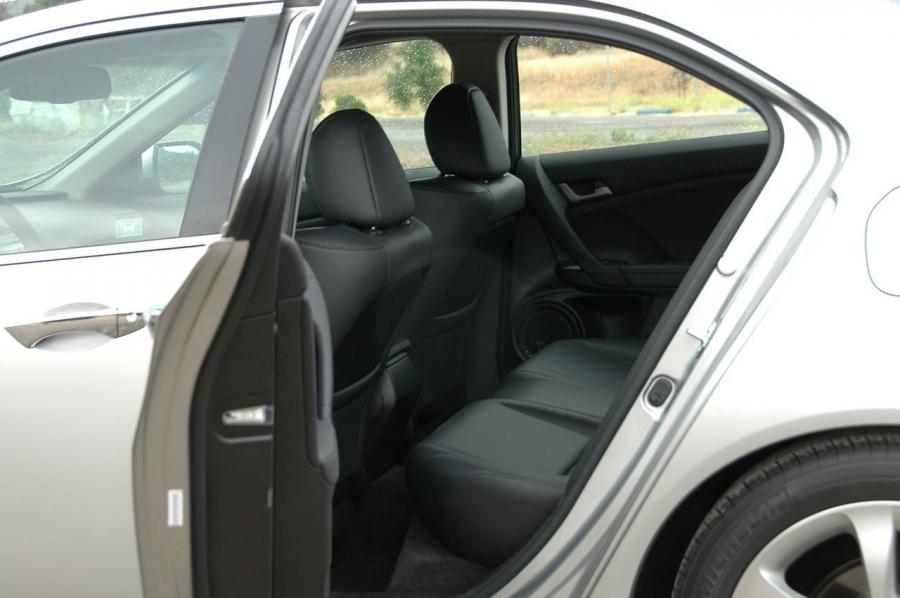 Интерьер Acura TSX V6 2010 года  (фото 44 из 87)